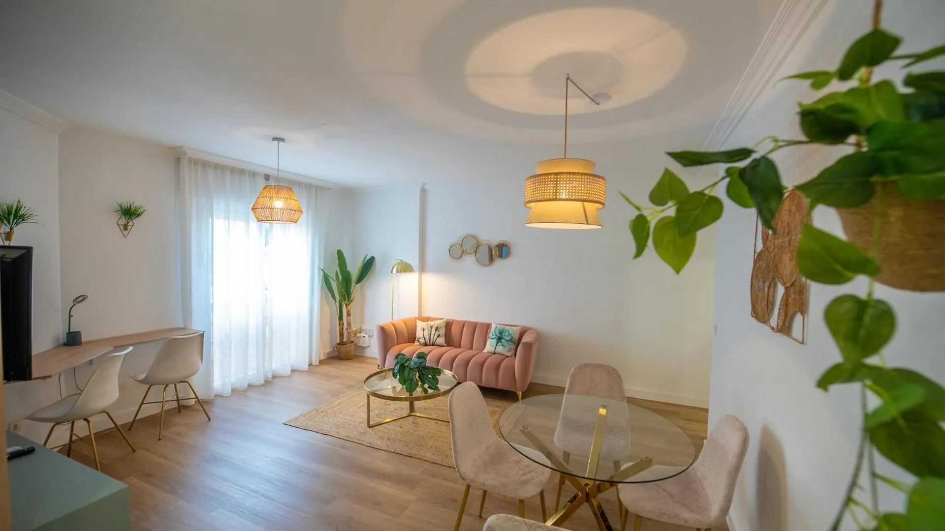 Prensa & Nice Courtyard By Ele Apartments Malaga