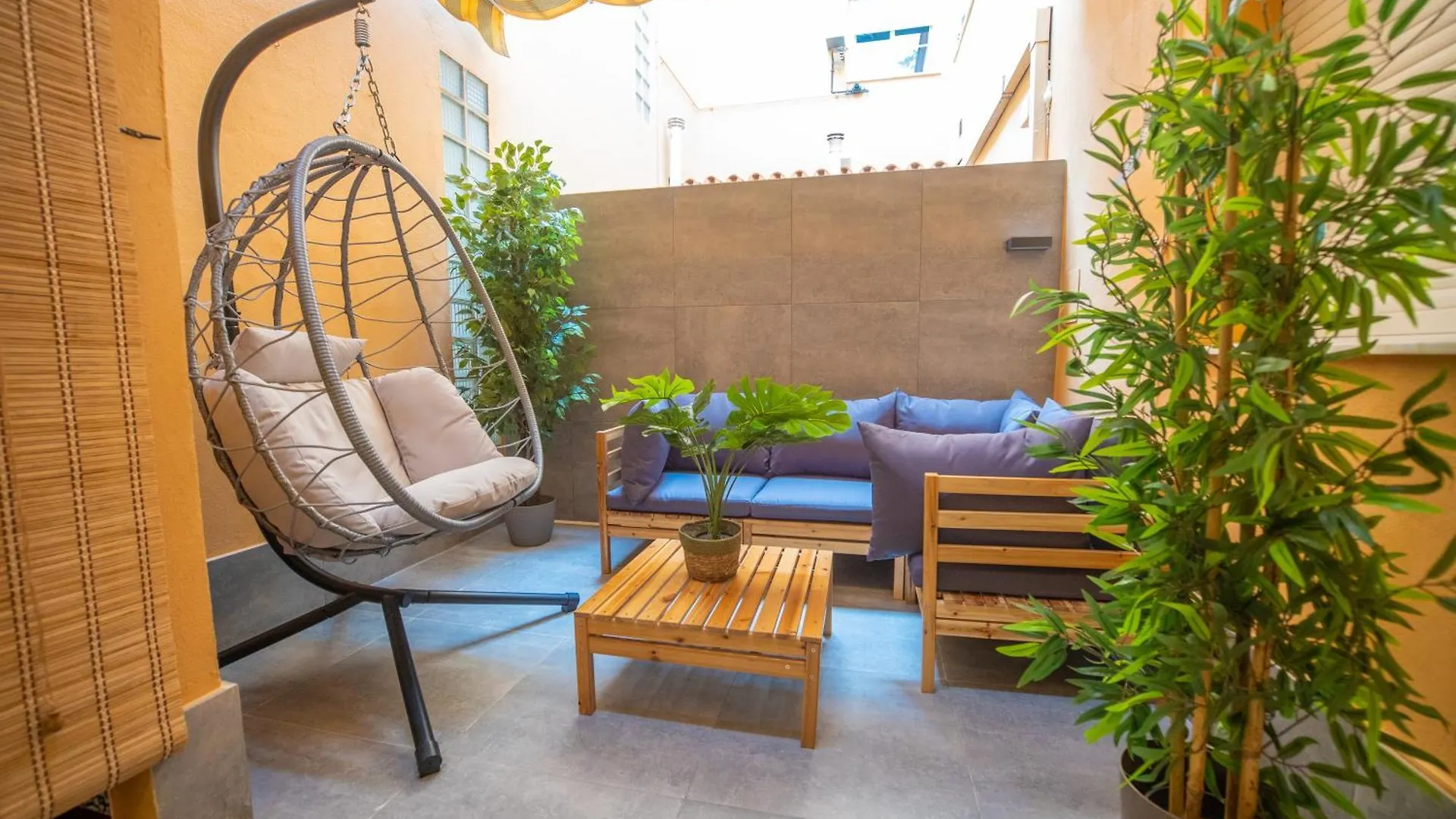 Prensa & Nice Courtyard By Ele Apartments