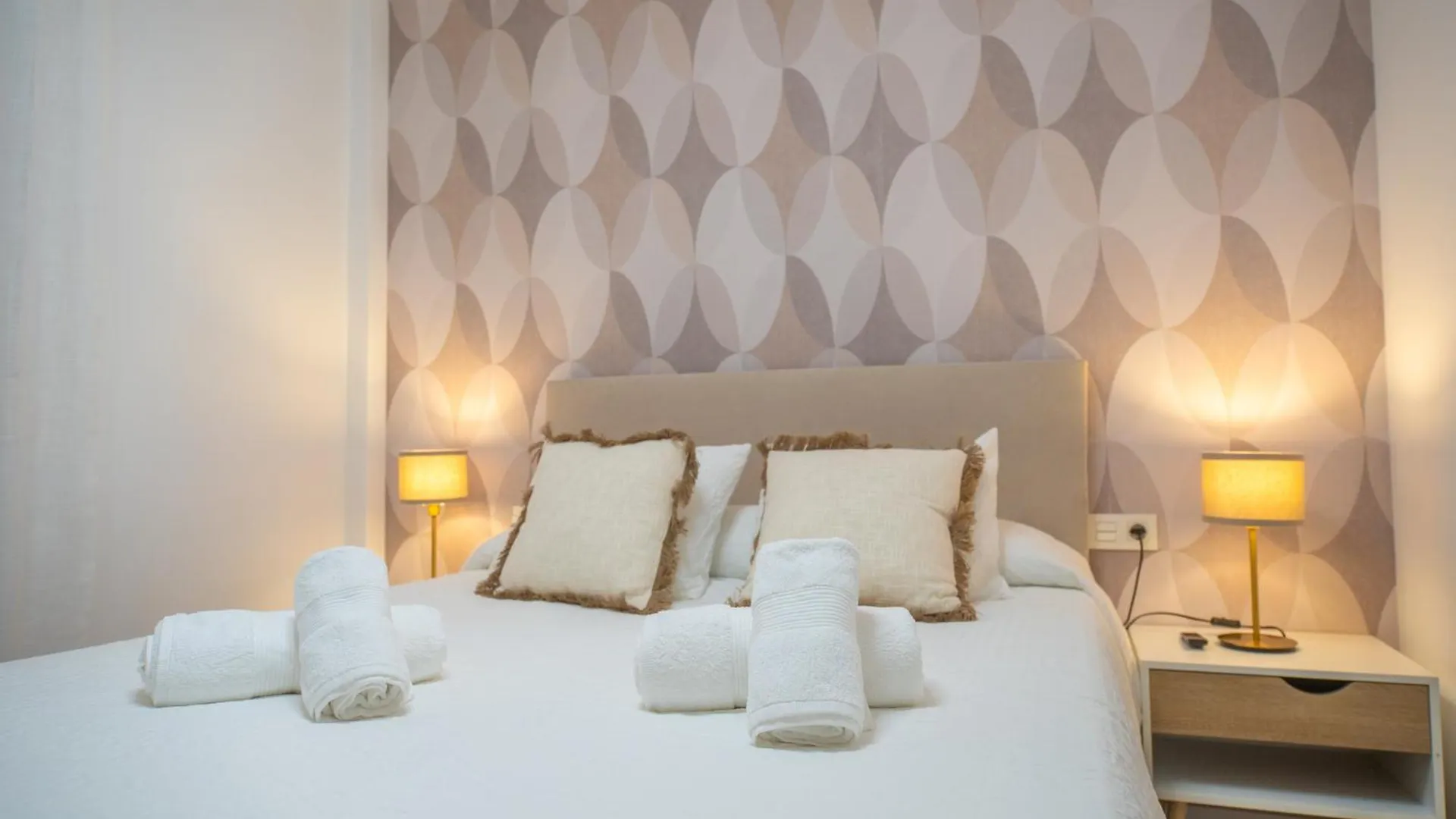 Prensa & Nice Courtyard By Ele Apartments Malaga Spain
